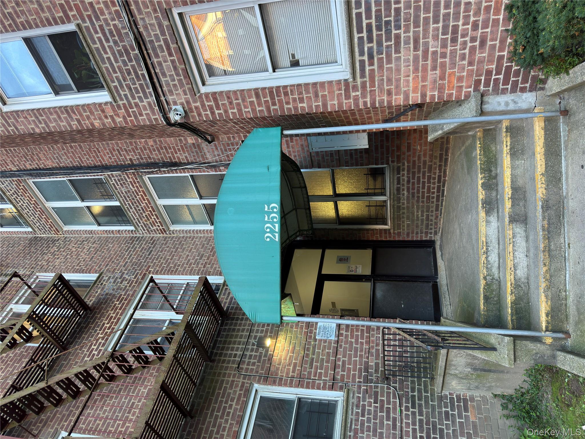 2255 Cruger Avenue 1B