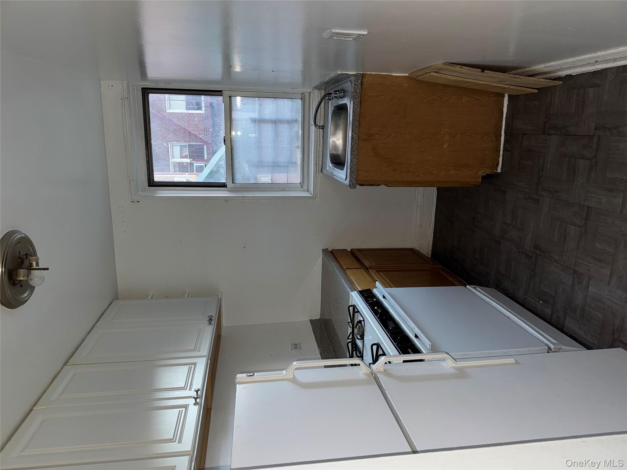 2255 Cruger Avenue 1B