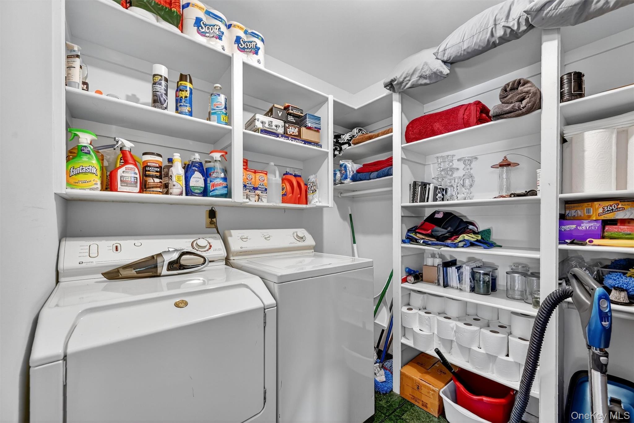 Montgomery, New York 12549, United States, 3 Bedrooms Bedrooms, ,4 BathroomsBathrooms,Residential,Active,191258