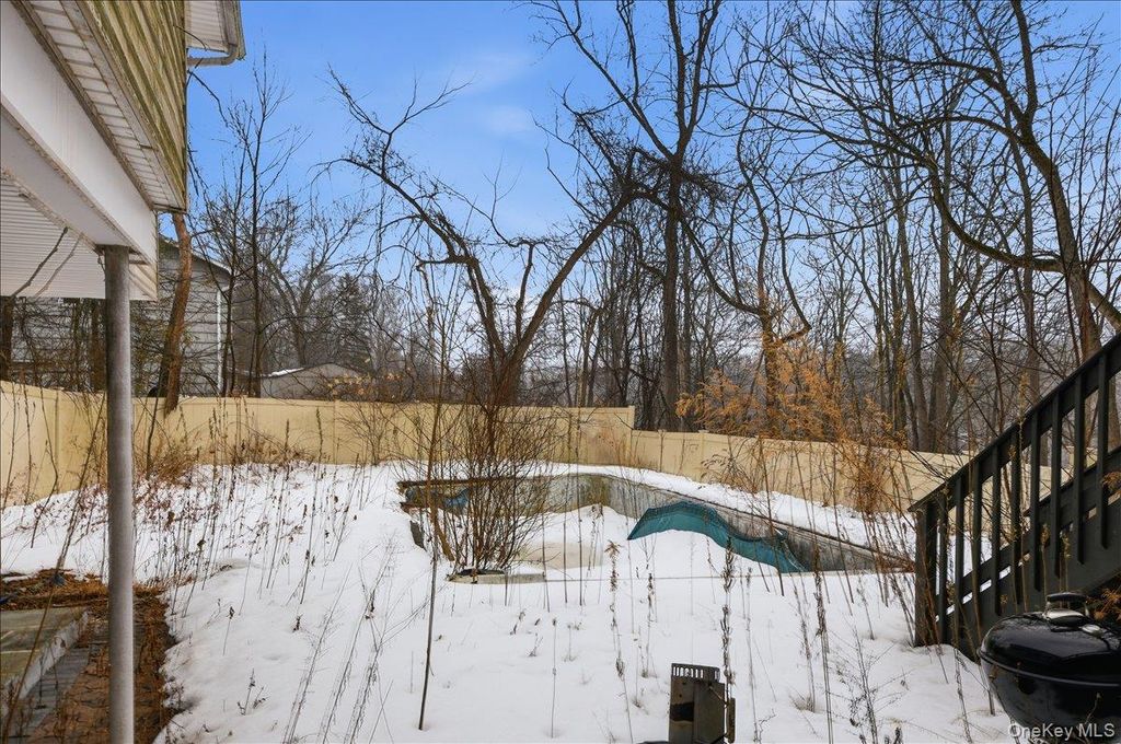 Photo of 2327 Vista Court, Yorktown Heights, NY 10598 (MLS # 962686)