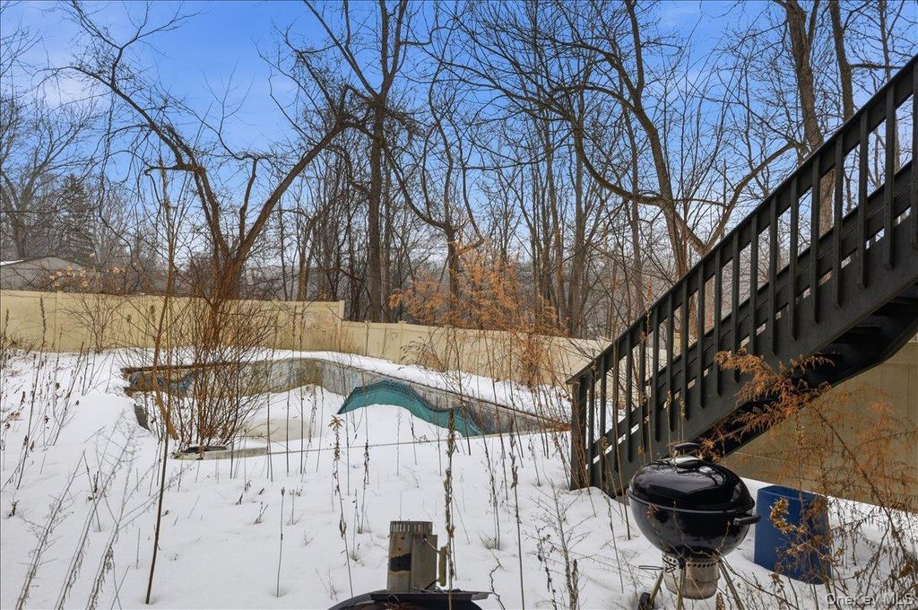 Photo of 2327 Vista Court, Yorktown Heights, NY 10598 (MLS # 962686)