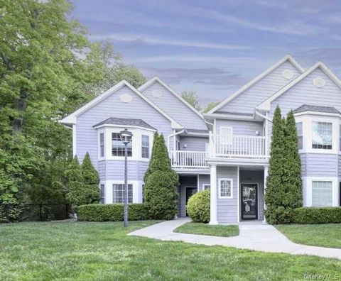 Condo For Sale - 402 Okeefe Court<br/> Oakdale, NY 11769
