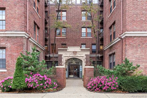 150 Burns Street 2D Forest Hills NY 11375
