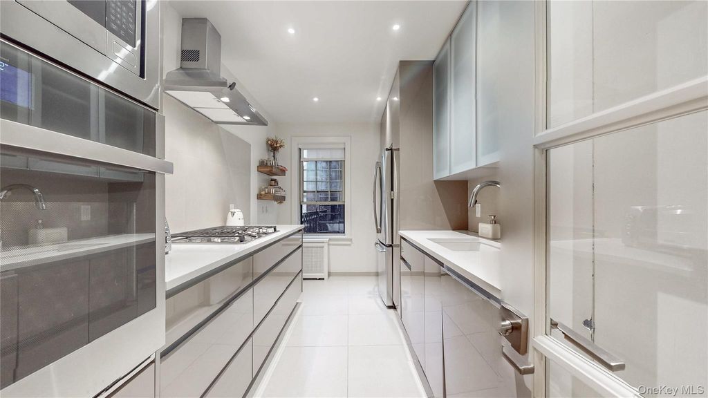 Photo of 150 Burns Street #2D, Forest Hills, NY 11375 (MLS # 938693)