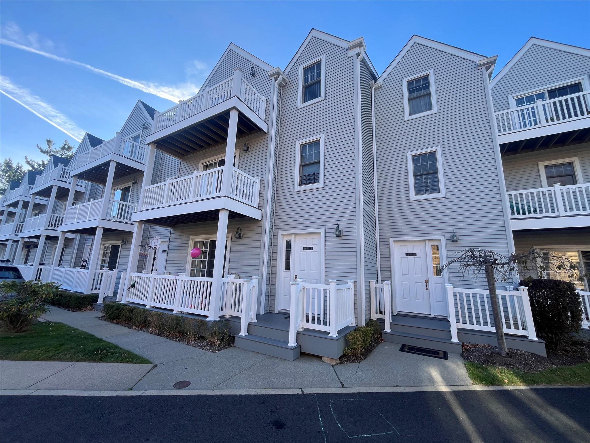 Property for Sale at Powells Cove Blvd Boulevard 27, Whitestone, Queens, NY - Bedrooms: 3 
Bathrooms: 3 
Rooms: 10  - $859,000
