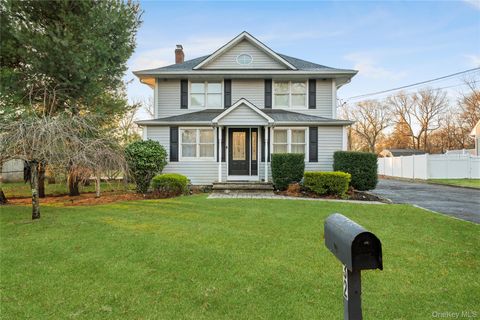 Photo of 32 Greenport Avenue, Medford, NY 11763 (MLS # 941161)