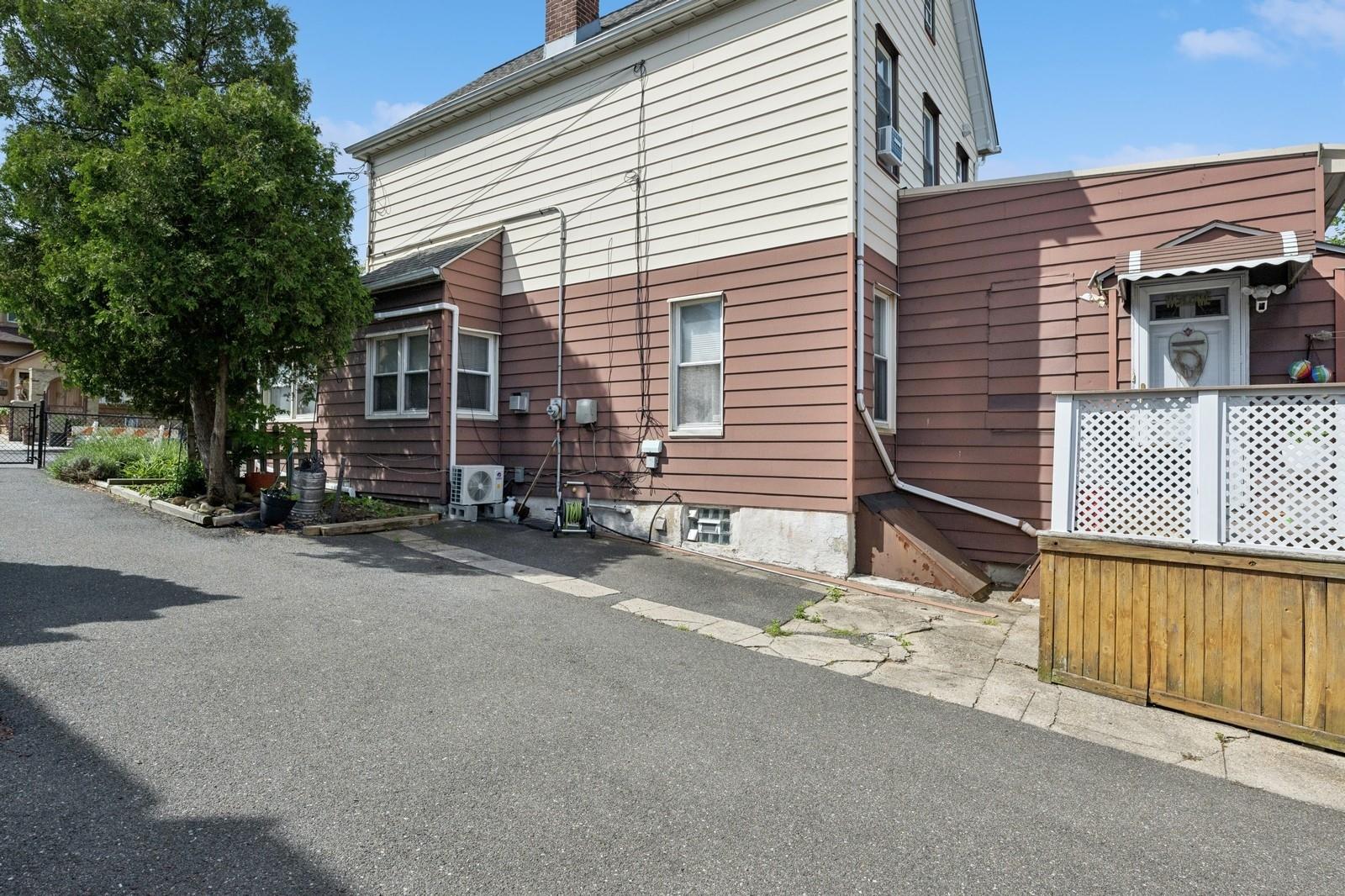 6923 Caldwell Avenue, Maspeth, New York image 7