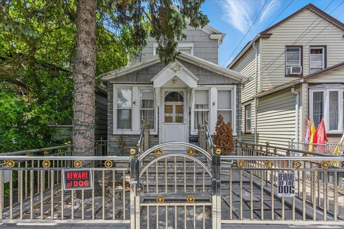 Property for Sale at 114th Street, South Ozone Park, Queens, NY - Bedrooms: 2 
Bathrooms: 2 
Rooms: 9  - $620,000