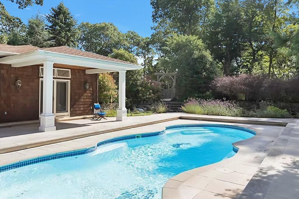 Pine Tree Court, Cutchogue, Hamptons, NY - 4 Bedrooms  
4 Bathrooms - 