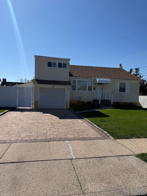 15 Barrington Street, Westbury, NY 11590 - MLS#: 982882