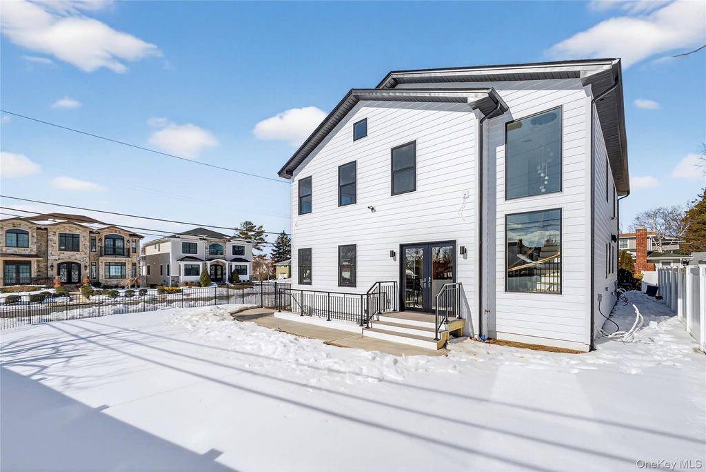 Photo of 286 Dorchester Road, Garden City South, NY 11530 (MLS # 961156)