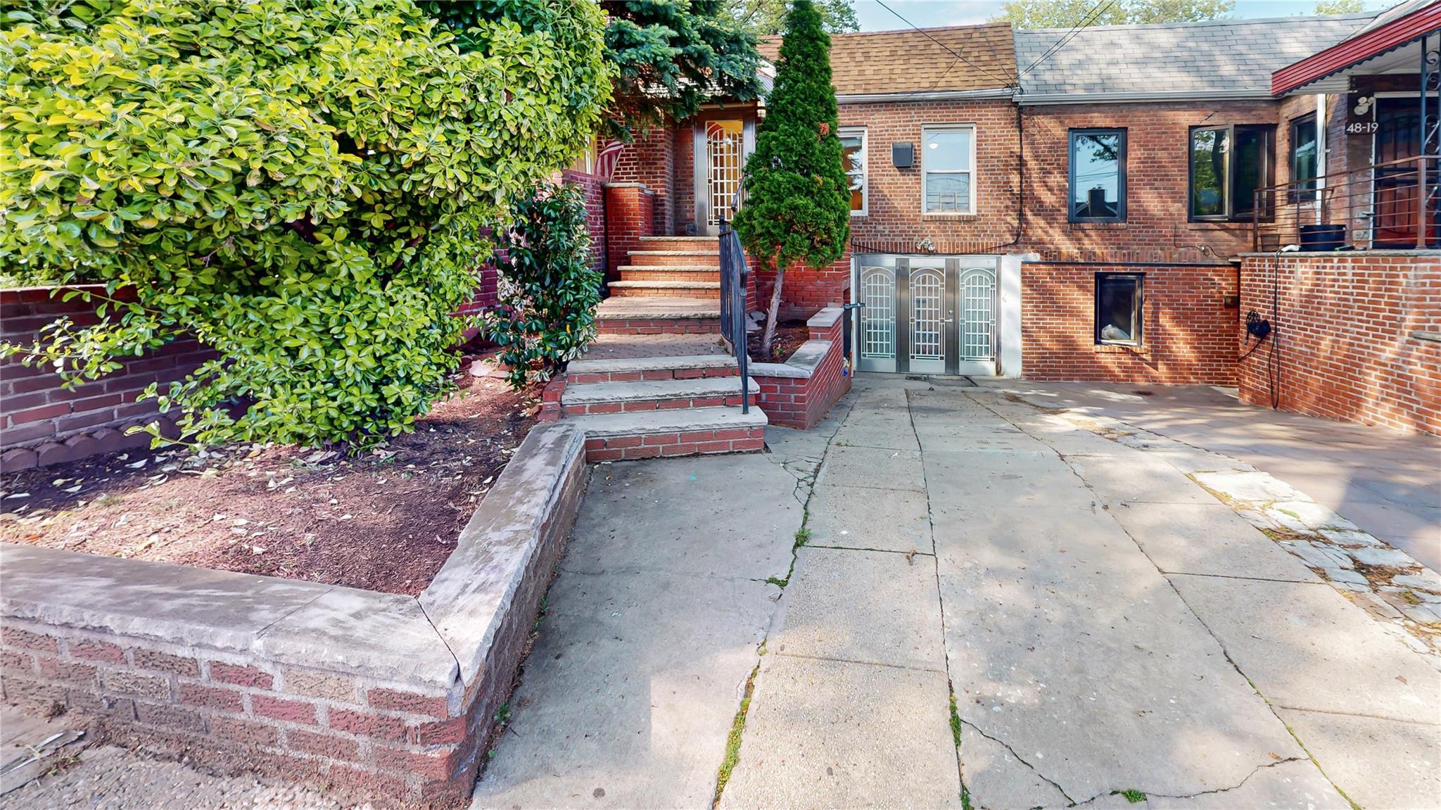 54 Ave Ave, Maspeth, Queens, NY - 2 Bedrooms  
2 Bathrooms  
4 Rooms - 