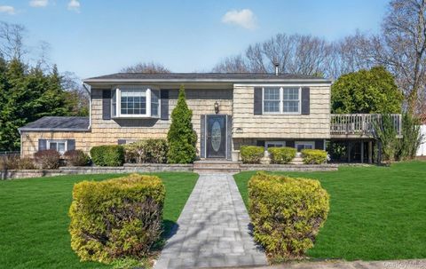 Photo of 7 Phyllis Drive, East Northport, NY 11731 (MLS # 979579)