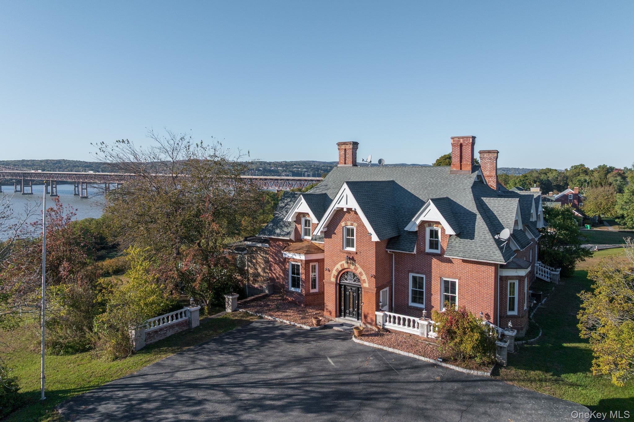 12 Monell Place