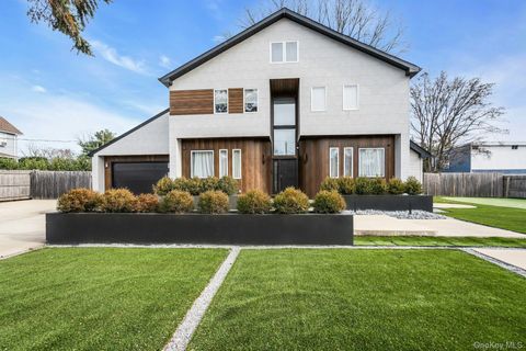 Homes For Sale - 3 Maple Street<br/> Glenwood Landing, NY 11547