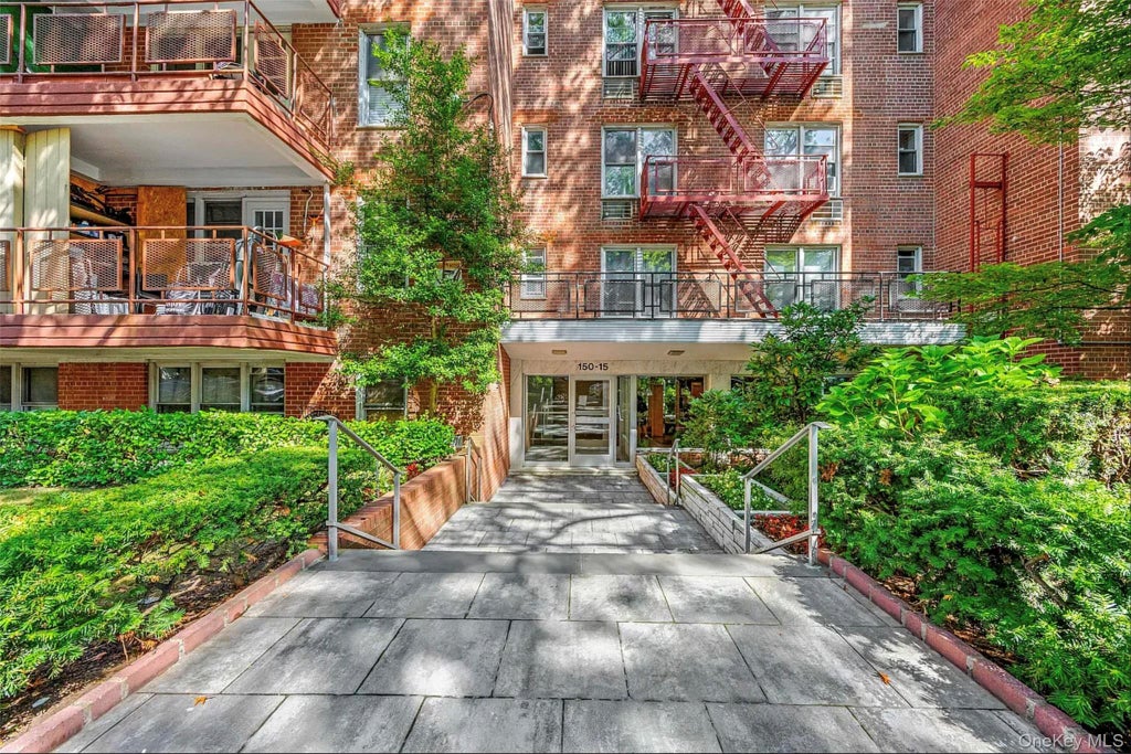 Photo of 150-15 79th Avenue #1L, Kew Garden Hills, NY 11367 (MLS # 1065013)