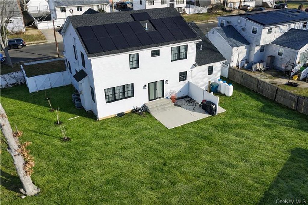 Photo of 551 Grand Avenue, Lindenhurst, NY 11757 (MLS # 950631)