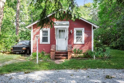 63 Robinson Avenue Medford NY 11763