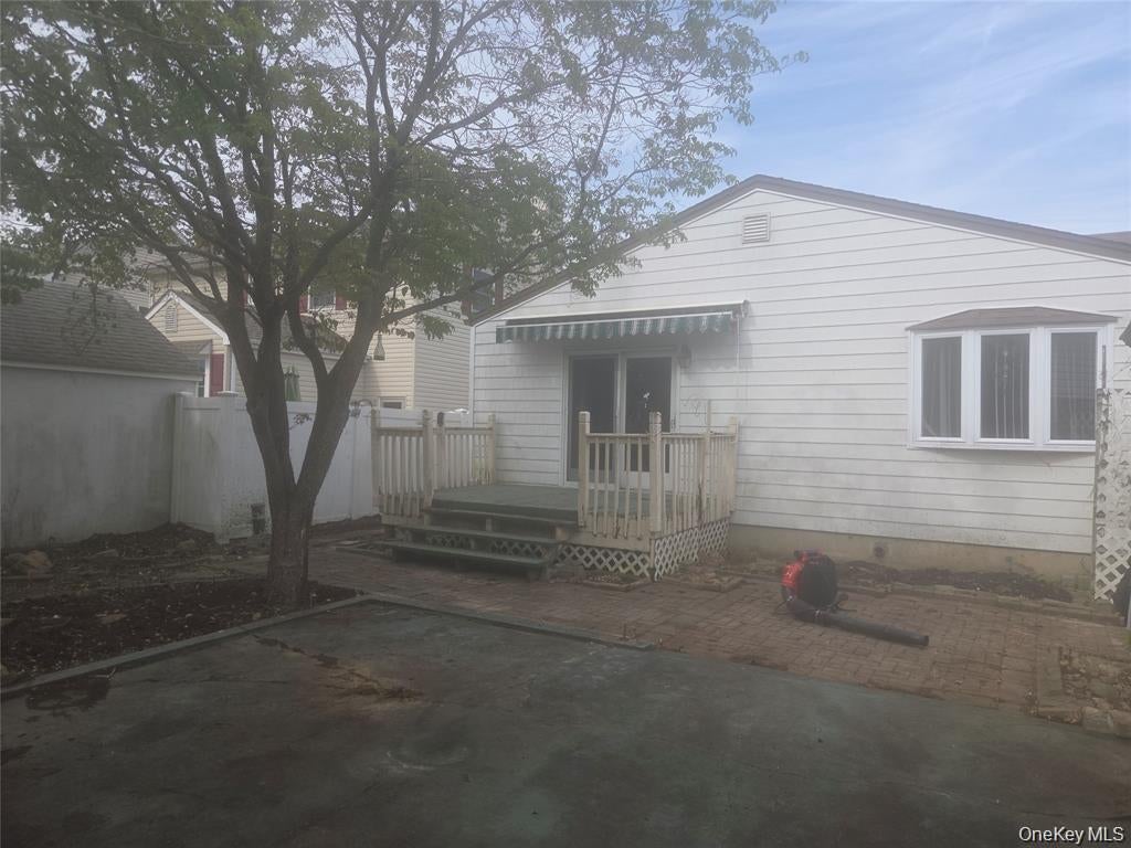 Photo of 218 Park Avenue, Hicksville, NY 11801 (MLS # 1050219)