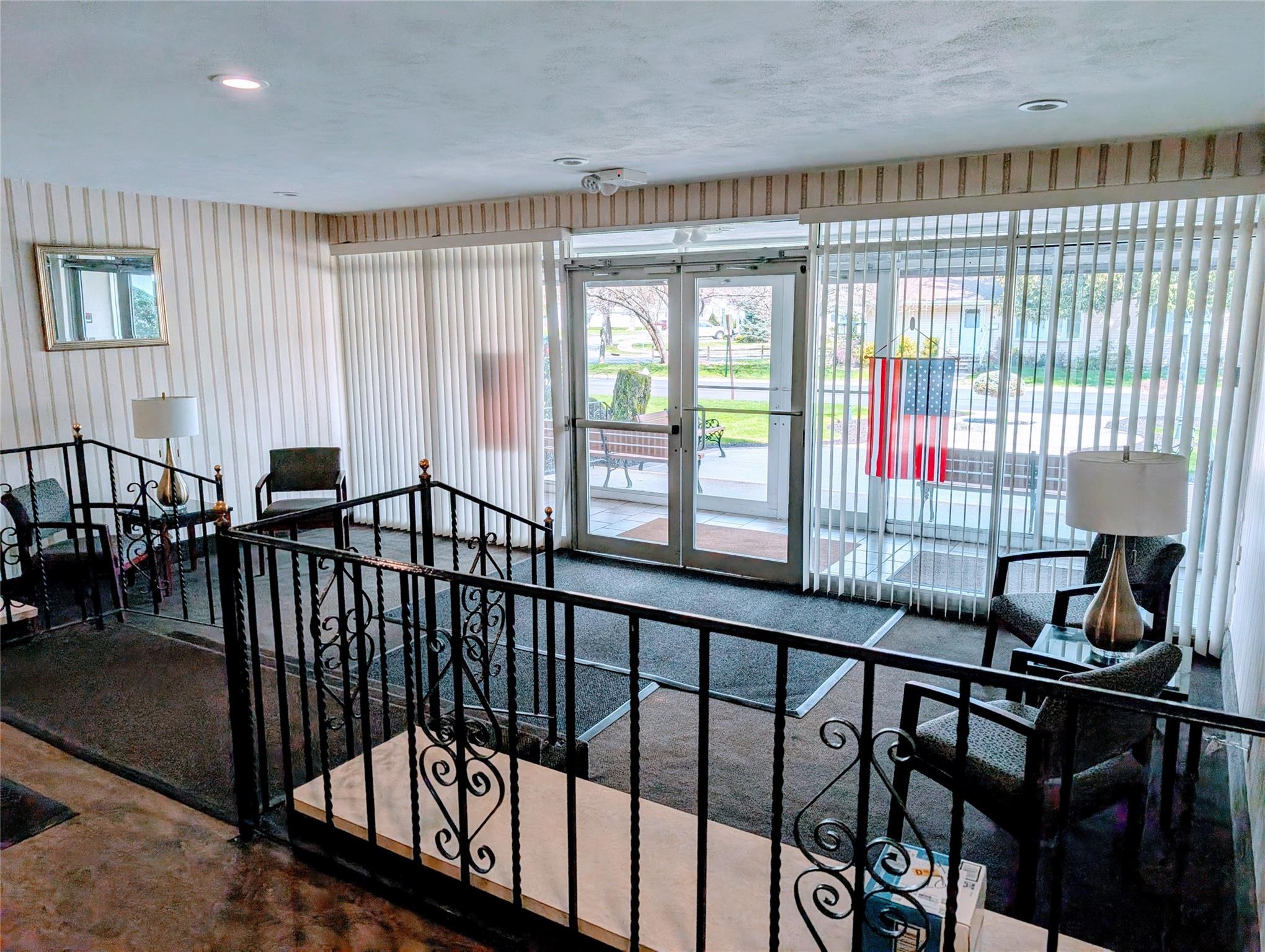 25 Elizabeth St St #1W, Farmingdale, New York image 2