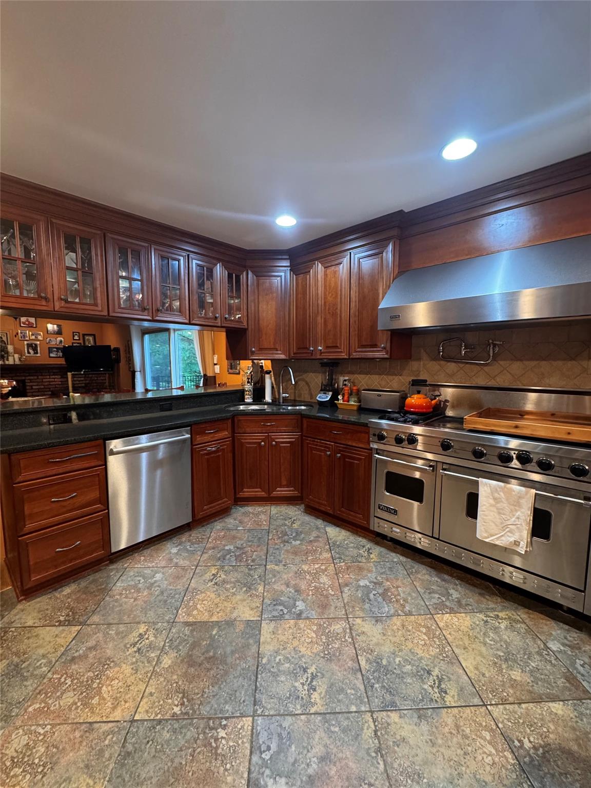 8 Rolling Way, New City, New York image 6