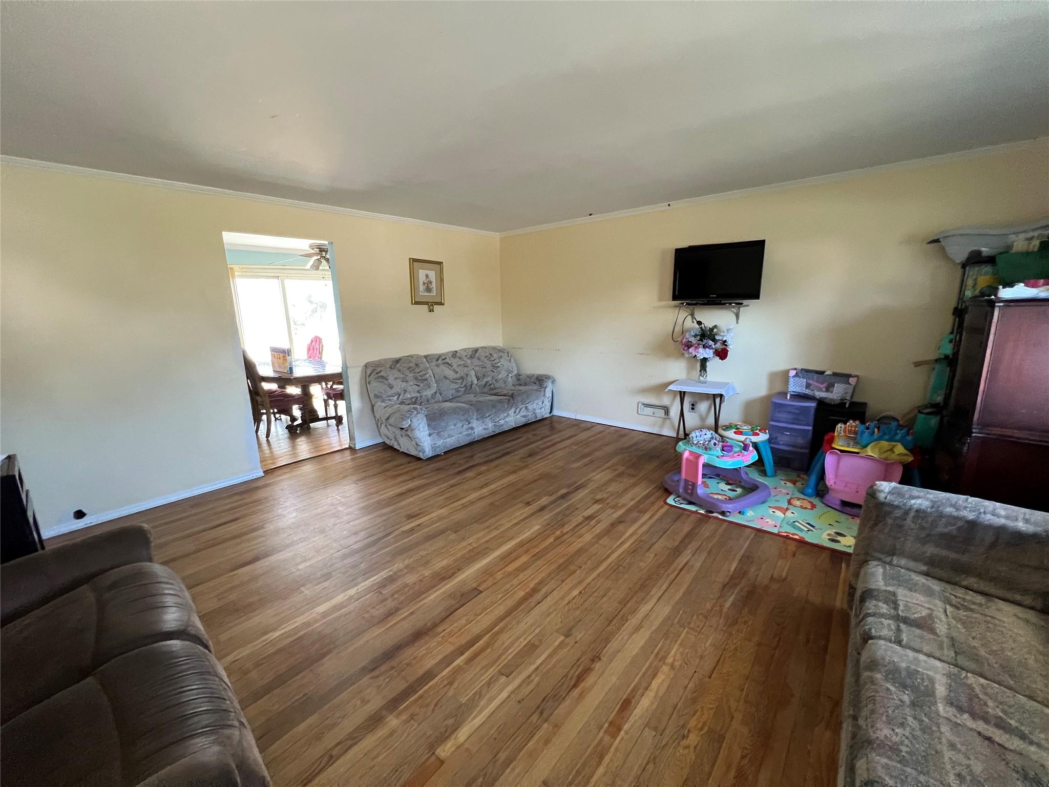 118 Montrose Drive, Port Jefferson Station, New York image 3