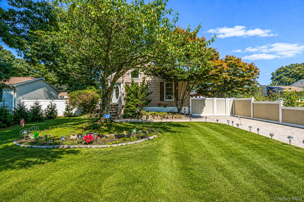Photo of 7 Wellwood Drive, Shirley, NY 11967 (MLS # 1044617)