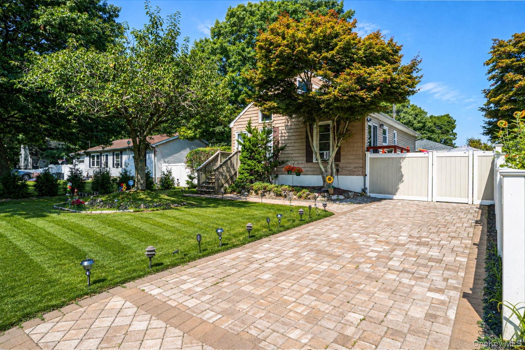 Photo of 7 Wellwood Drive, Shirley, NY 11967 (MLS # 1044617)