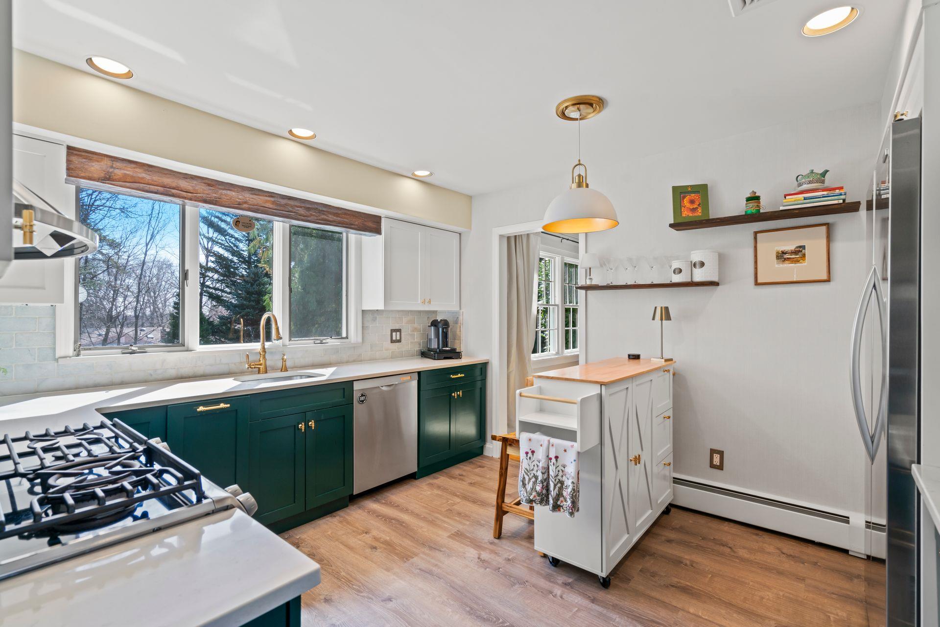 24 Royal Oak Drive, Huntington, New York image 10