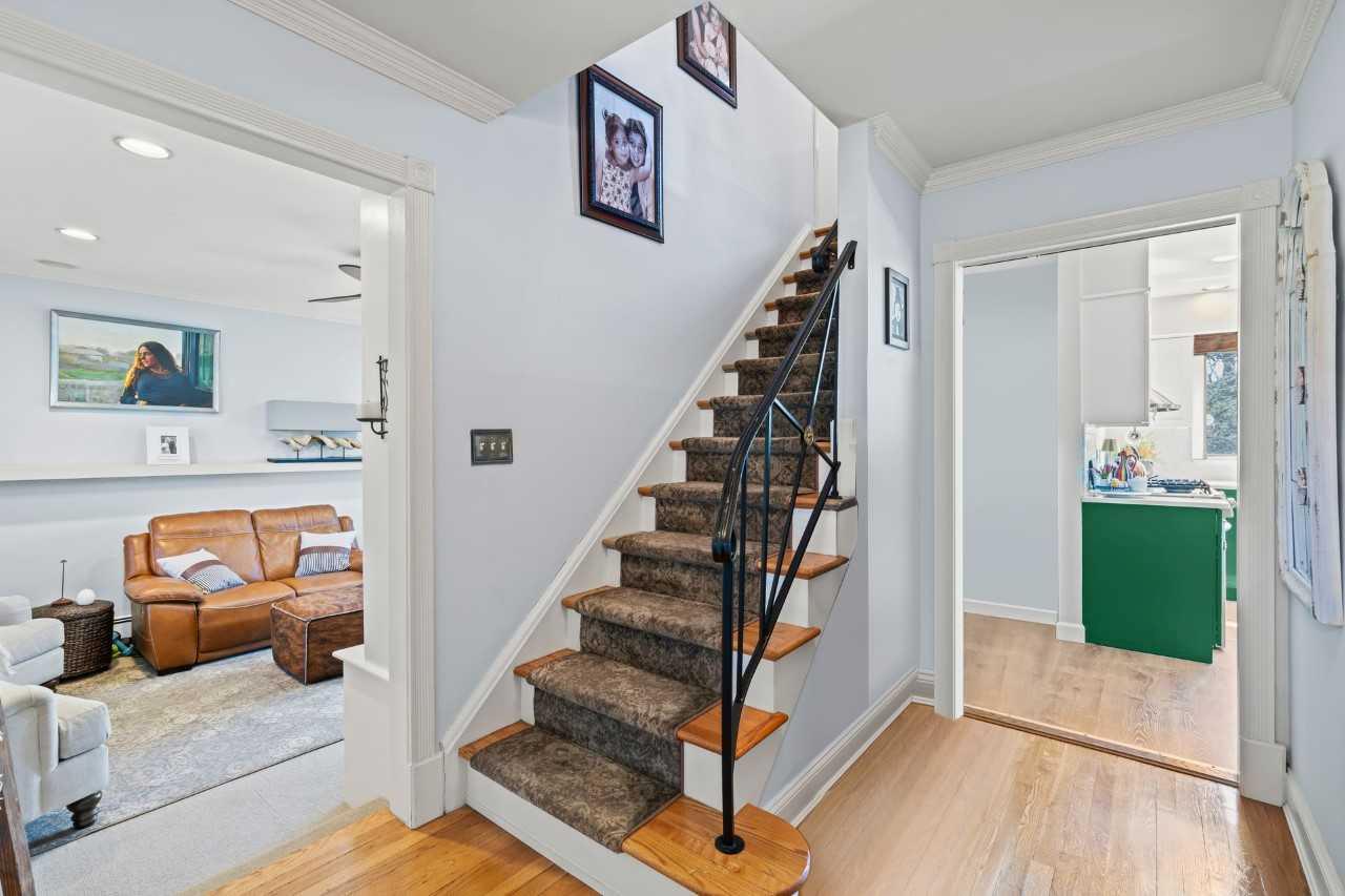 24 Royal Oak Drive, Huntington, New York image 4