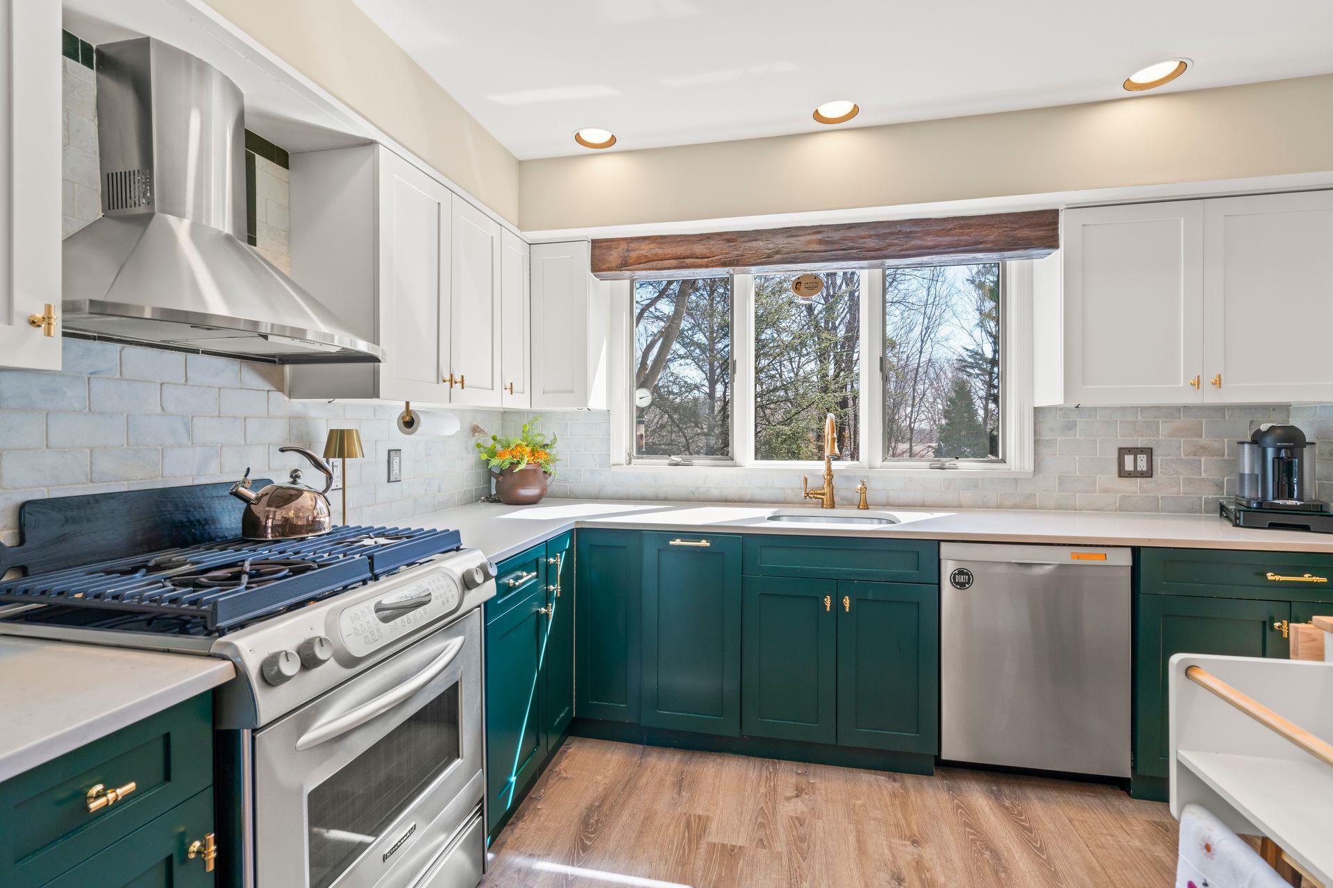 24 Royal Oak Drive, Huntington, New York image 13