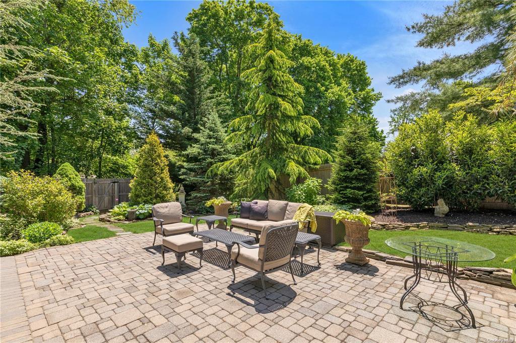 24 Royal Oak Drive, Huntington, New York image 28