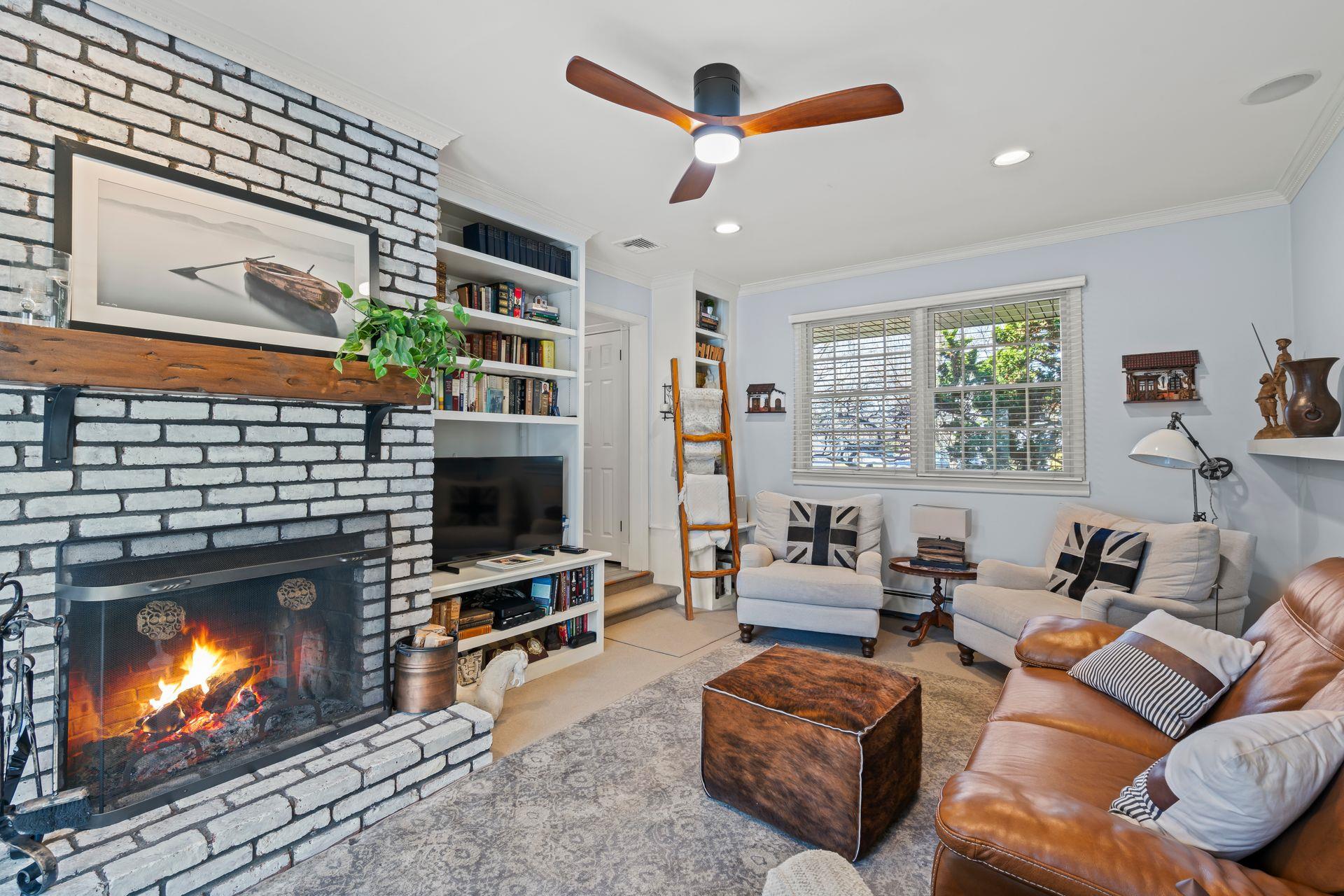 24 Royal Oak Drive, Huntington, New York image 16