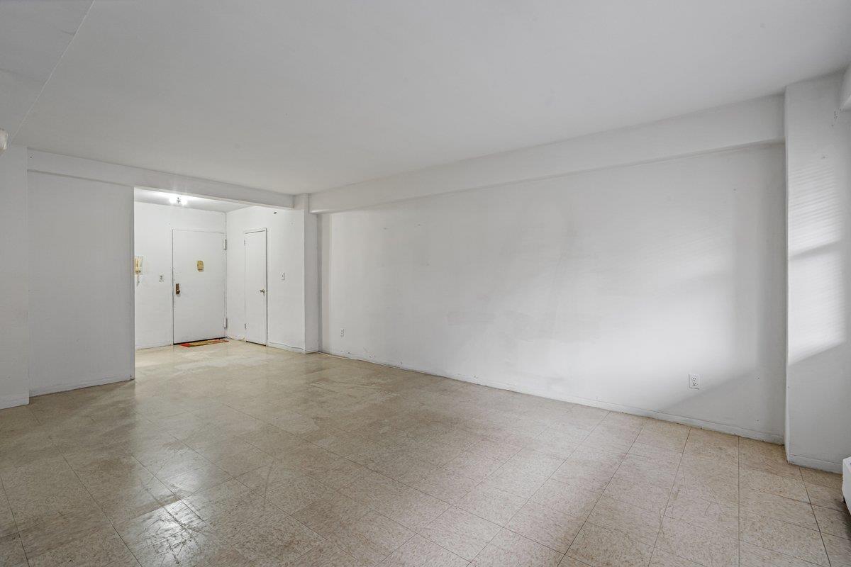 89-15 Parsons Boulevard #3J, Jamaica, New York image 6
