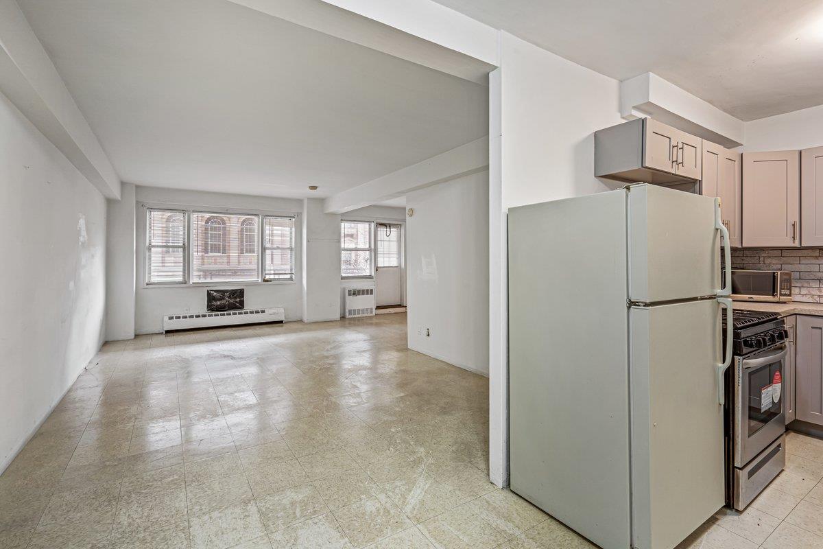 89-15 Parsons Boulevard #3J, Jamaica, New York image 2