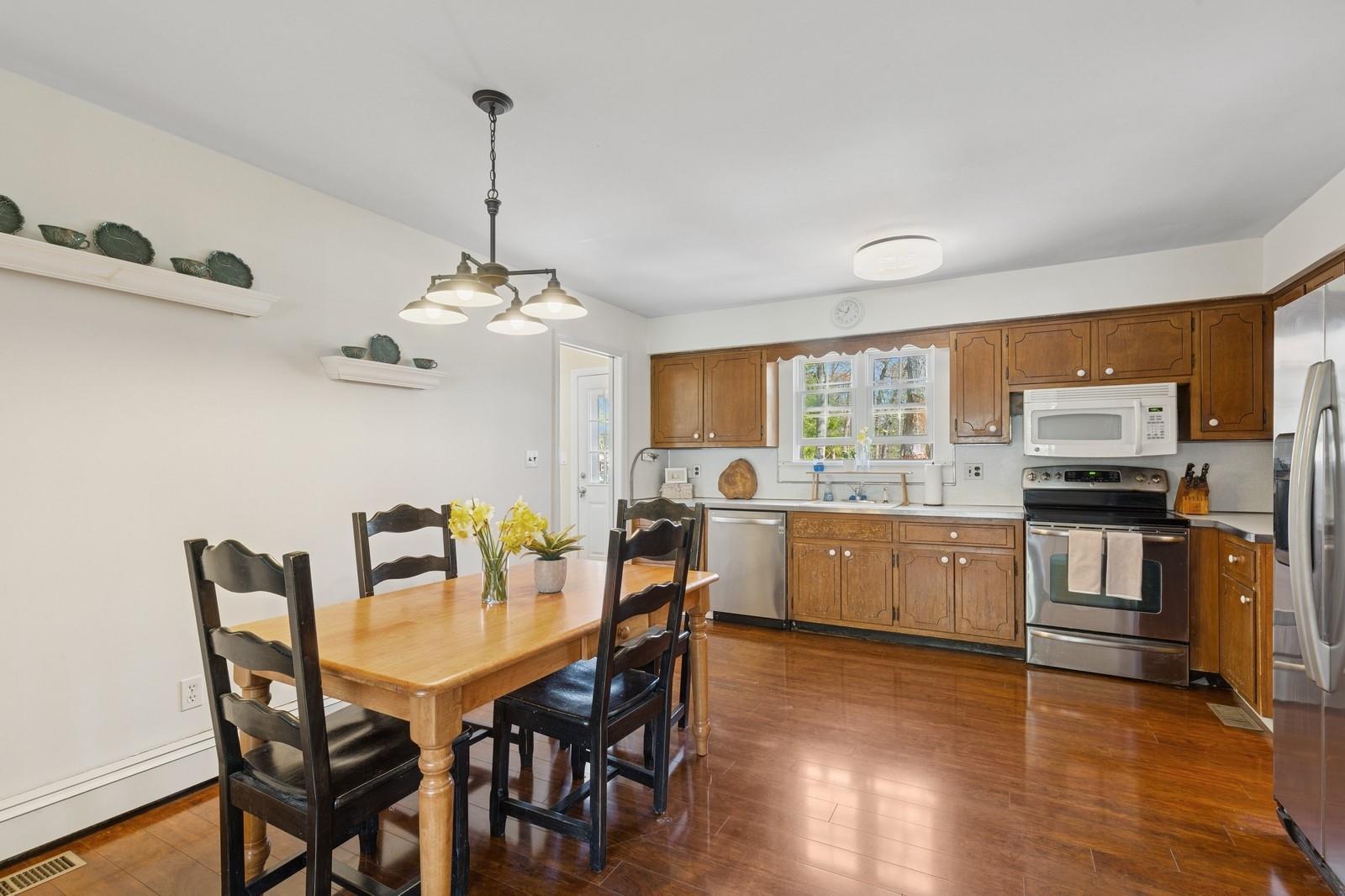 555 Oakwood Drive, Southold, New York image 11