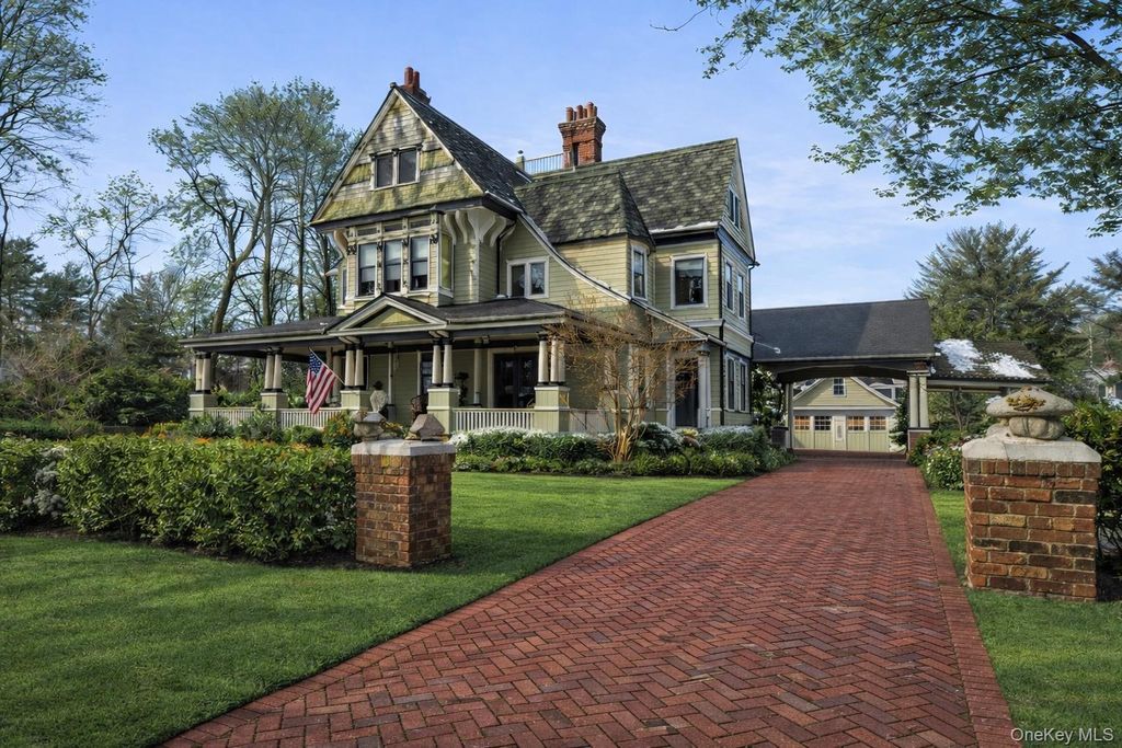 Photo of 103 Highland Avenue, Northport, NY 11768 (MLS # 966741)