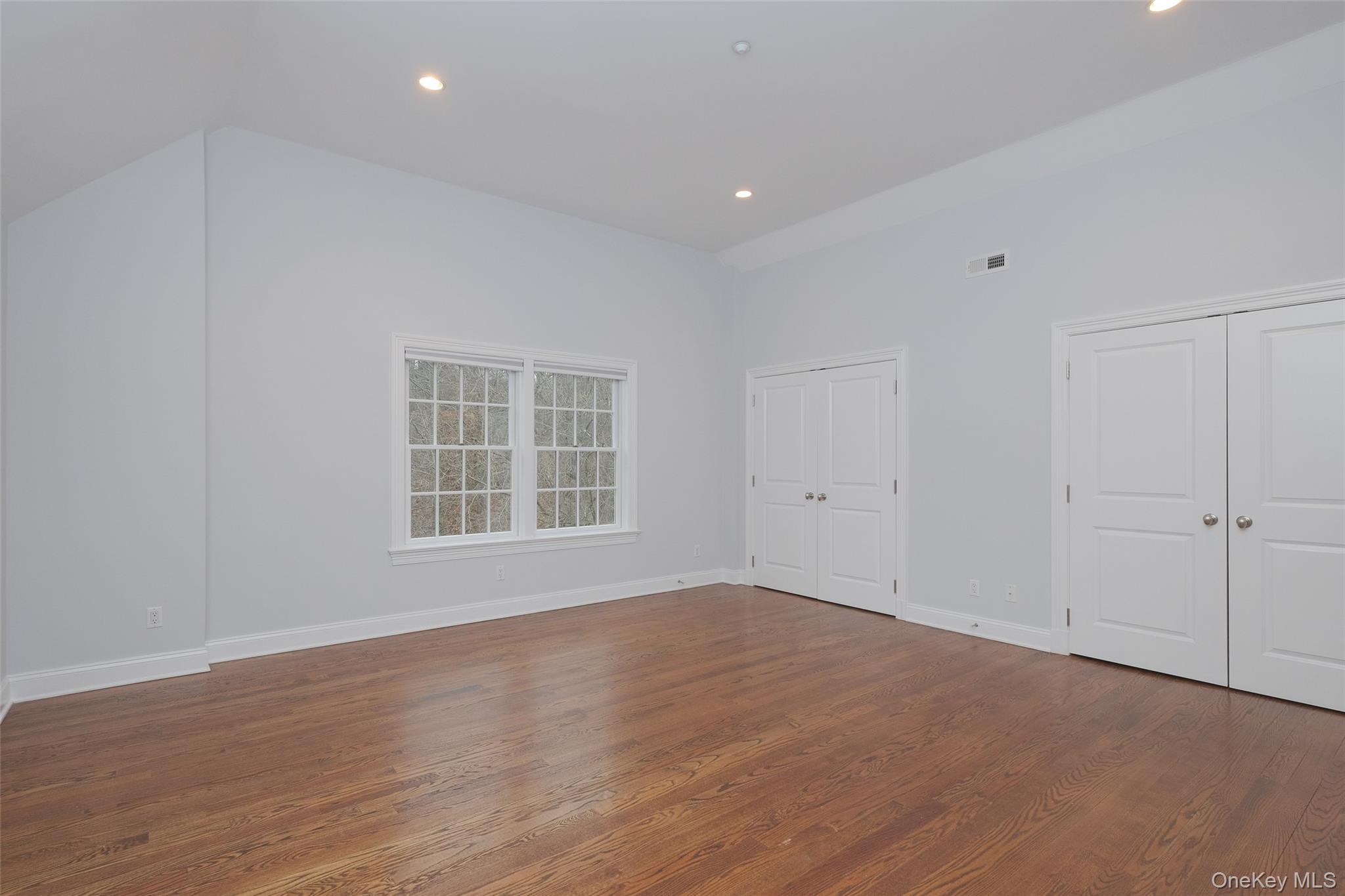 Millwood, New York 10546, United States, 2 Bedrooms Bedrooms, ,3 BathroomsBathrooms,Residential,Active,161024