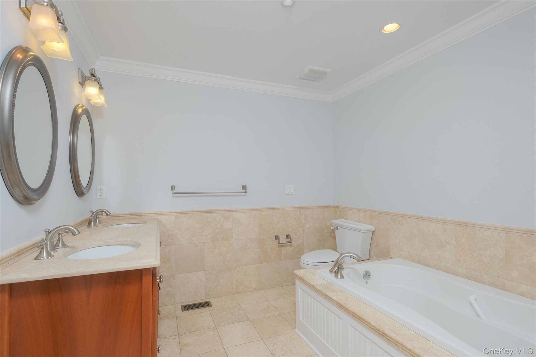 Millwood, New York 10546, United States, 2 Bedrooms Bedrooms, ,3 BathroomsBathrooms,Residential,Active,161024