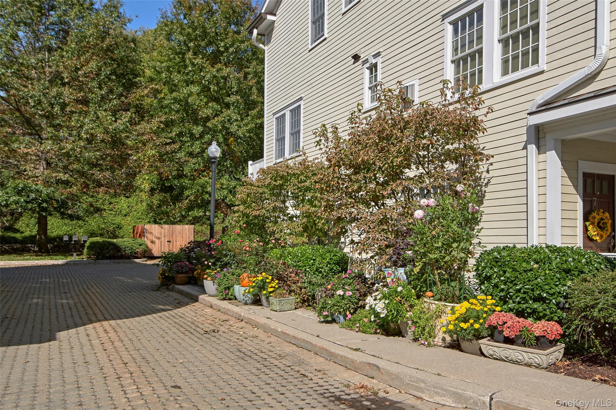 Millwood, New York 10546, United States, 2 Bedrooms Bedrooms, ,3 BathroomsBathrooms,Residential,Active,161024