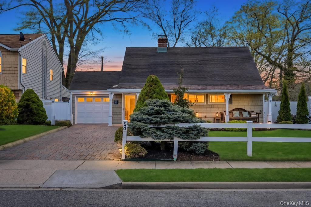 Photo of 54 Polaris Drive, Levittown, NY 11756 (MLS # 986206)