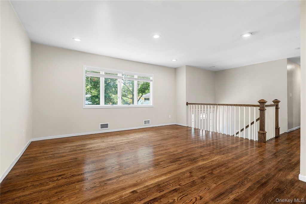 Photo of 7 Pierre Drive, Commack, NY 11725 (MLS # 962167)