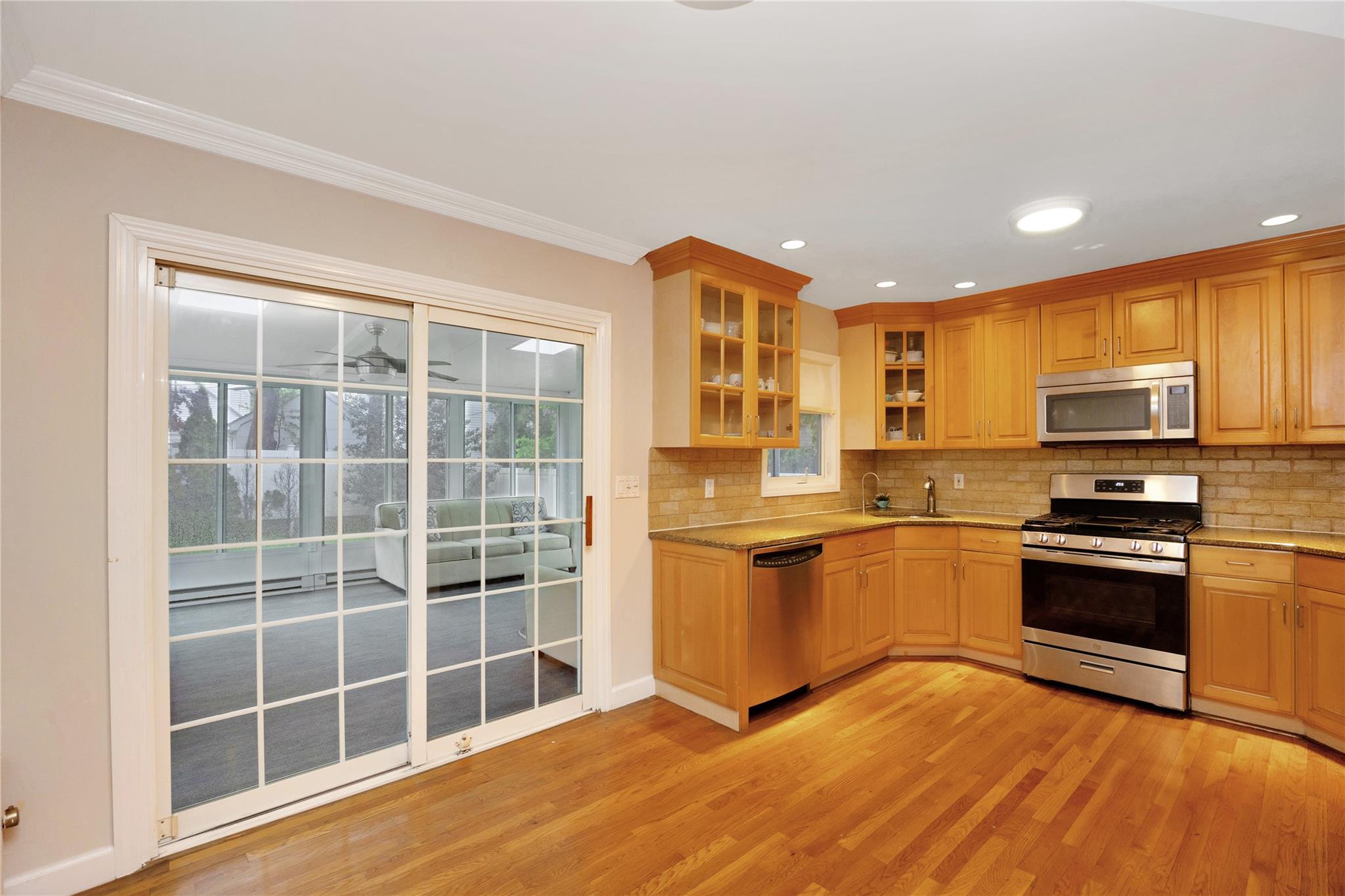 75 Cornwell Avenue, Williston Park, New York image 6