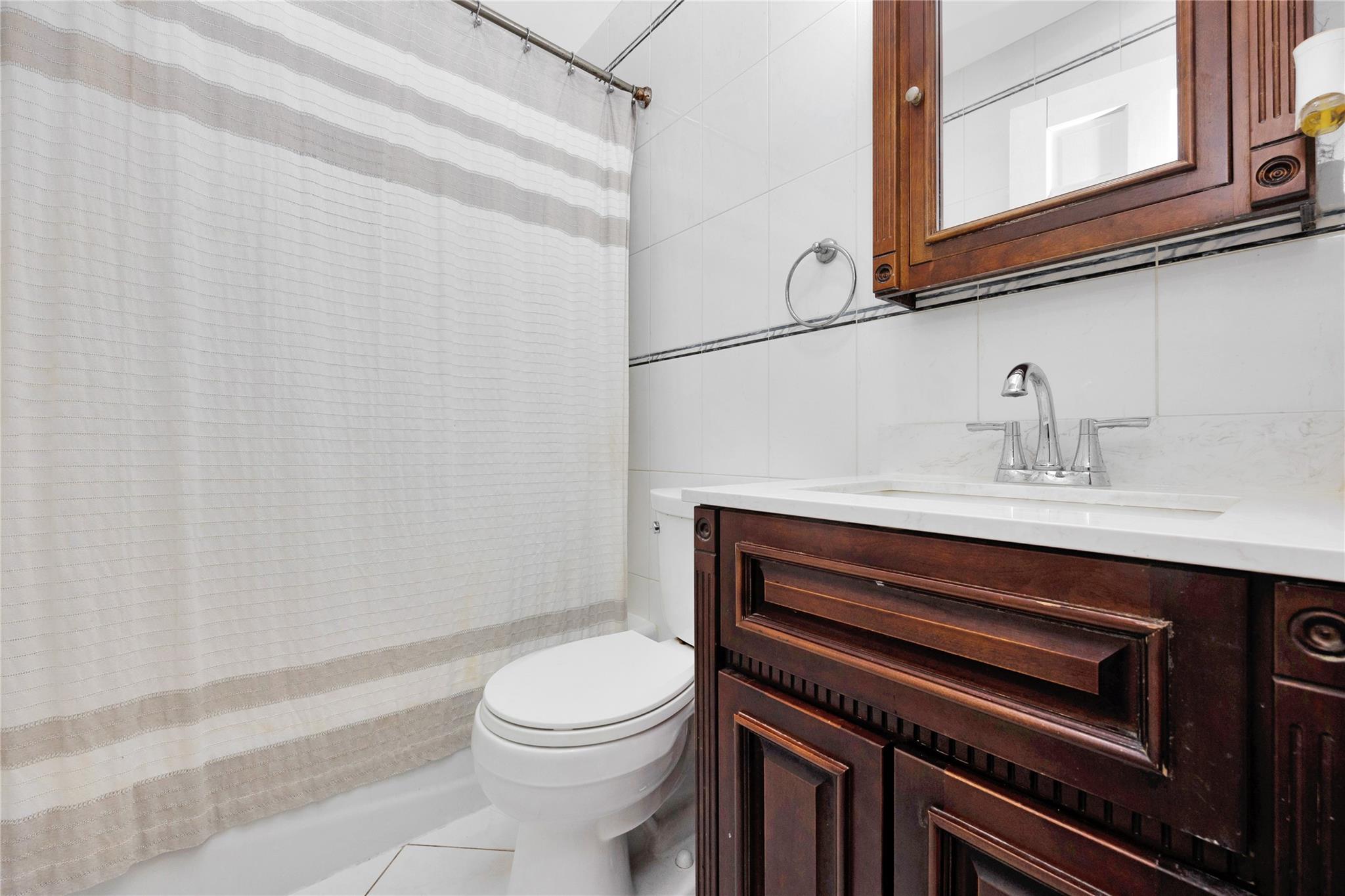 75 Cornwell Avenue, Williston Park, New York image 8