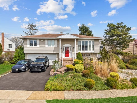 Homes For Sale - 2959 Clubhouse Road<br/> Merrick, NY 11566