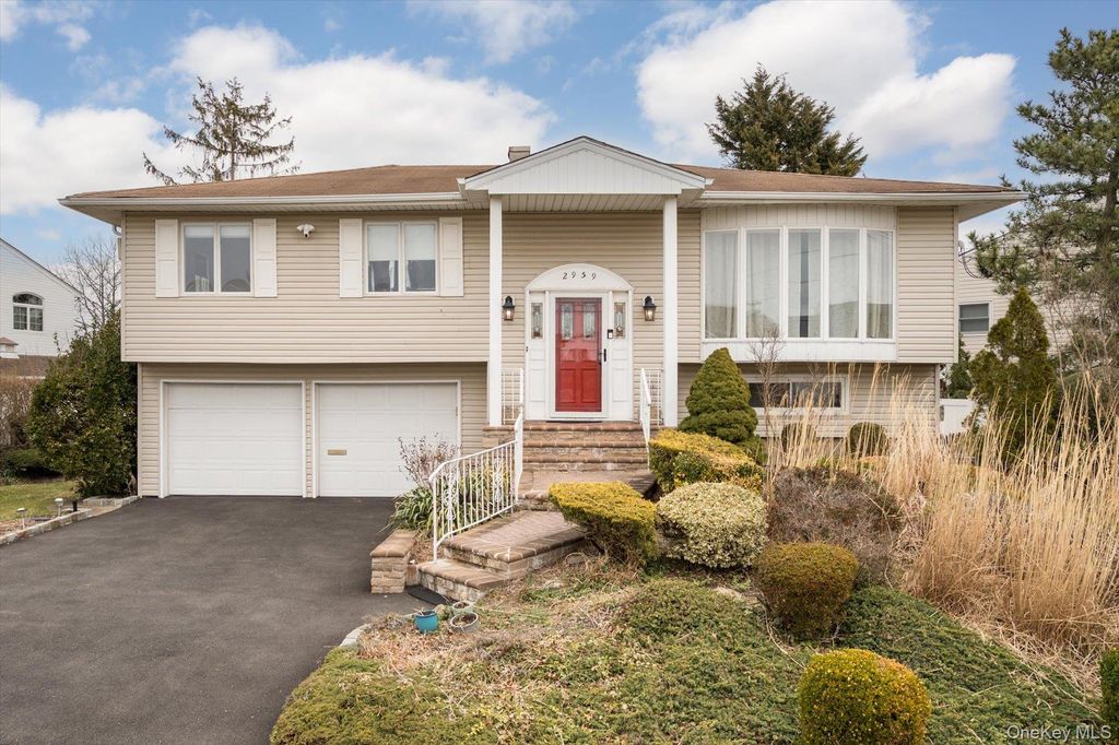 Photo of 2959 Clubhouse Road, Merrick, NY 11566 (MLS # 981720)