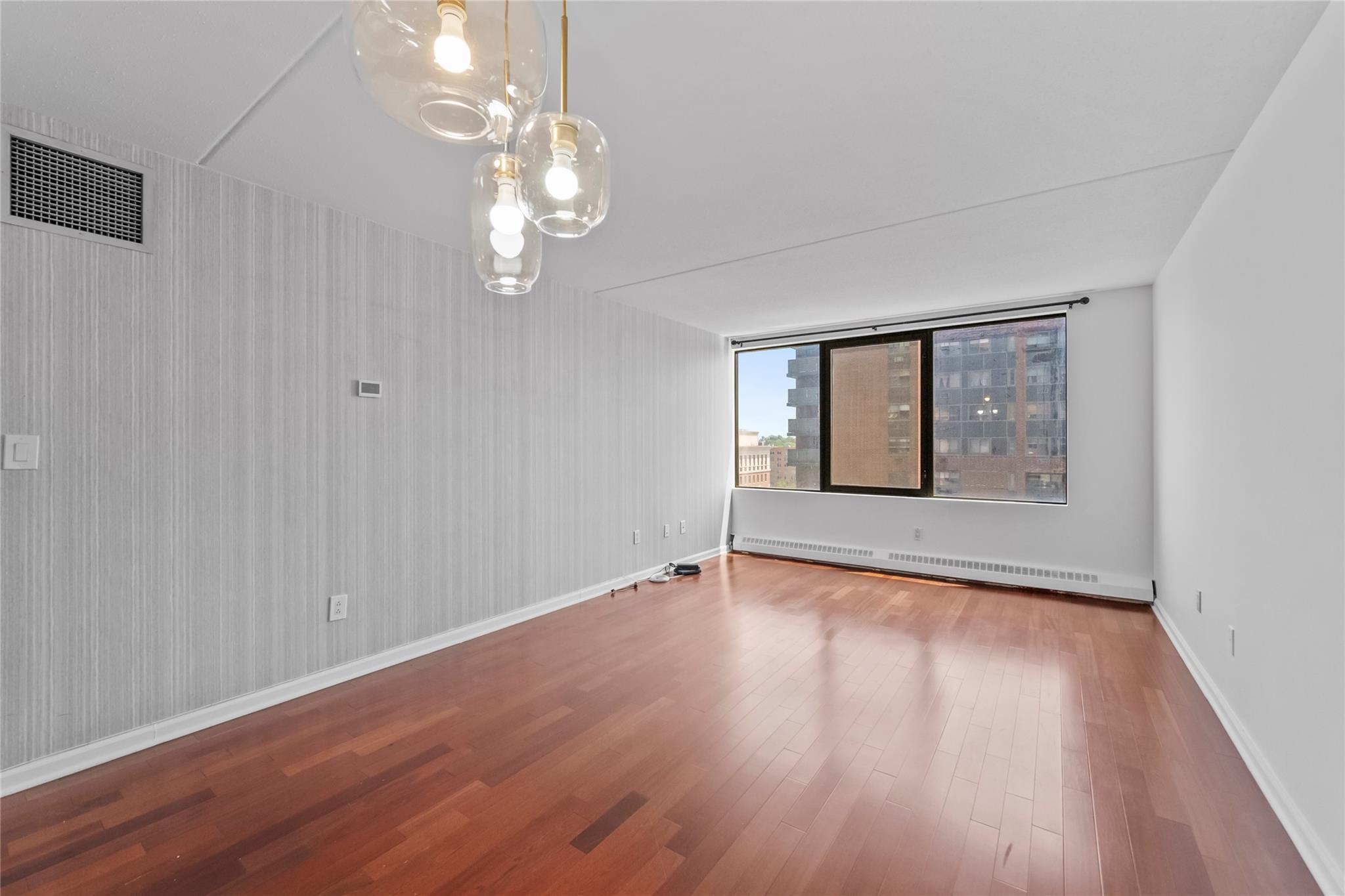 4 Martine Avenue 1109