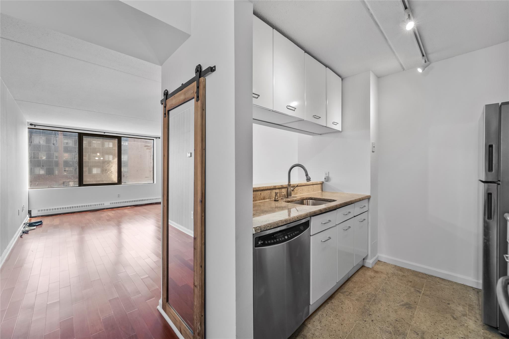 4 Martine Avenue 1109