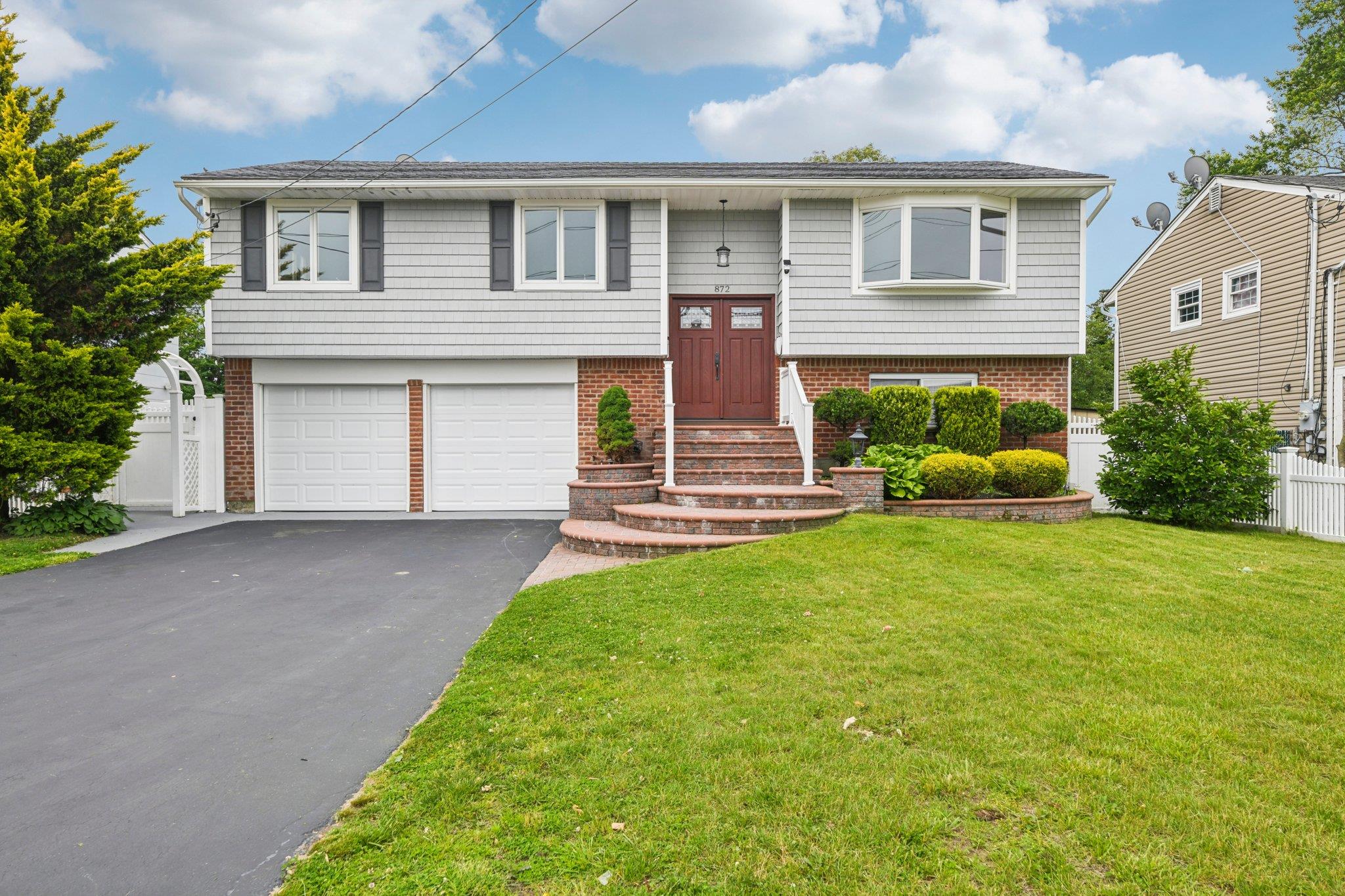 872 Main Street, Farmingdale, New York image 1