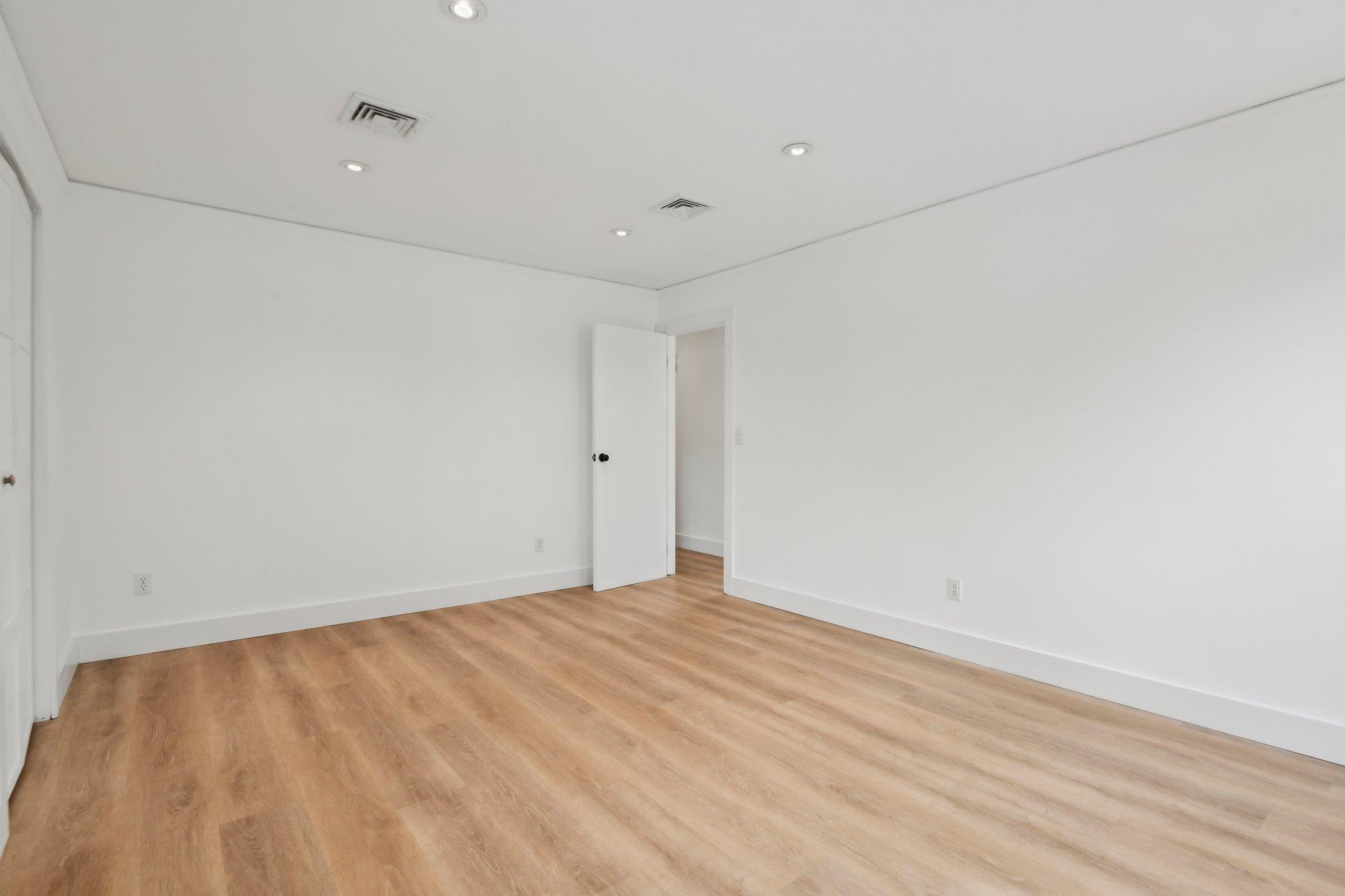 872 Main Street, Farmingdale, New York image 12